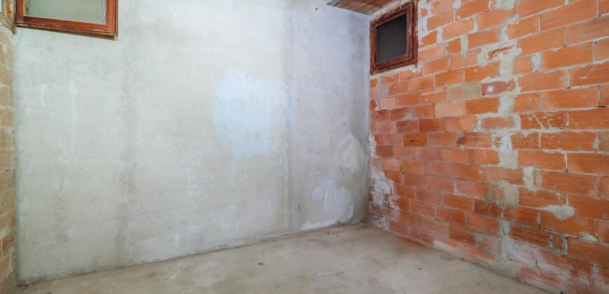 Spain Get your residency! excellent investment! building need renovation pr-00392