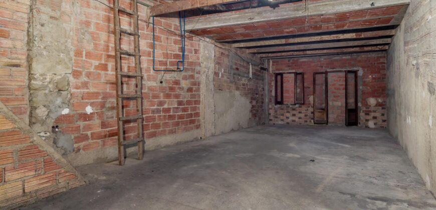 Spain Get your residency! excellent investment! building need renovation pr-00392