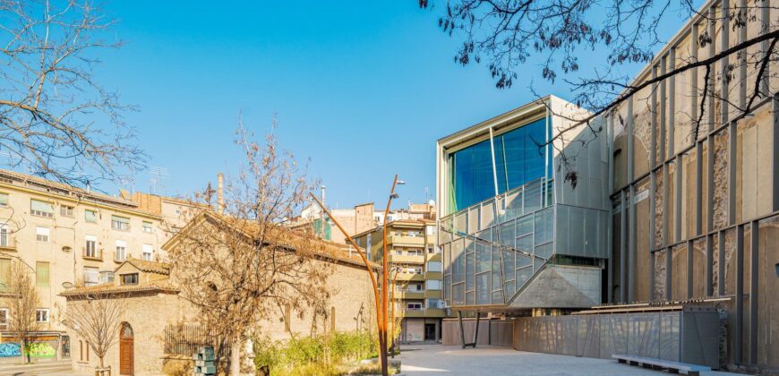 Spain Get your residency! excellent investment! building need renovation pr-00392