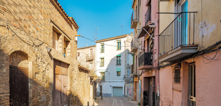 Spain Get your residency! excellent investment! building need renovation pr-00392