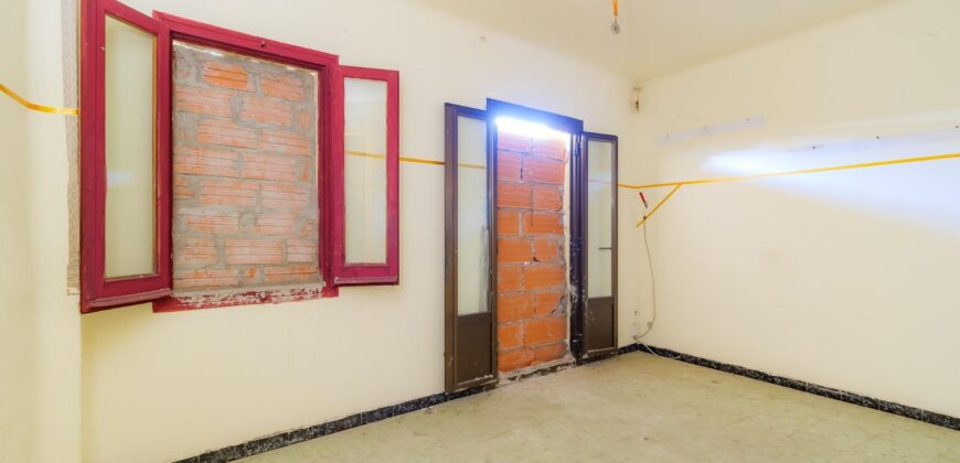 Spain Get your residency! excellent investment! building need renovation pr-00392