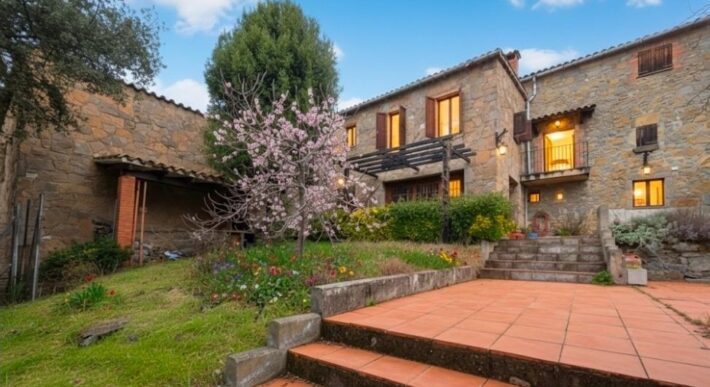 Spain Get your residency! Country house in a calm area PR-00420