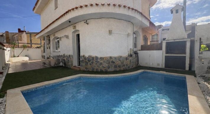 Spain Get your residency! townhouse with pool, 2 mins from beach SVM752321