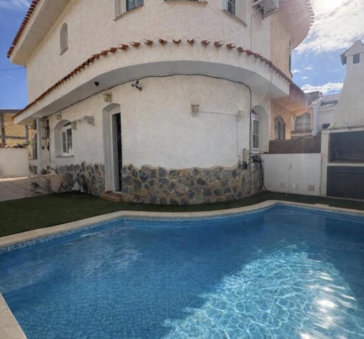 Spain Get your residency! townhouse with pool, 2 mins from beach SVM752321