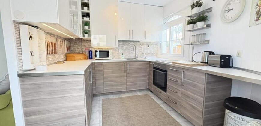 Spain Get your residency! townhouse with pool, 2 mins from beach SVM752321