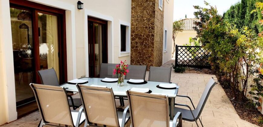 Spain Get your residency! villa in a prestigious golf resort SVM752925