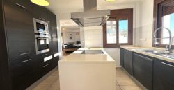 Spain Get your residency! villa in a prestigious golf resort SVM752925