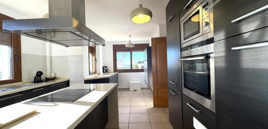 Spain Get your residency! villa in a prestigious golf resort SVM752925