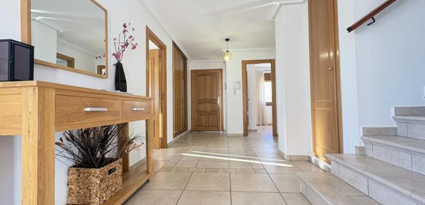 Spain Get your residency! villa in a prestigious golf resort SVM752925