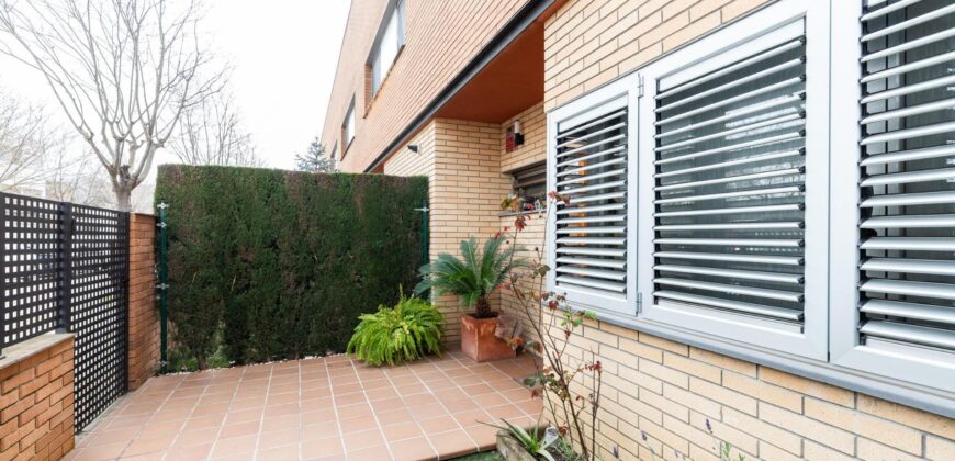 Spain Get your residency! Semi-detached house fully furnished PR-00446