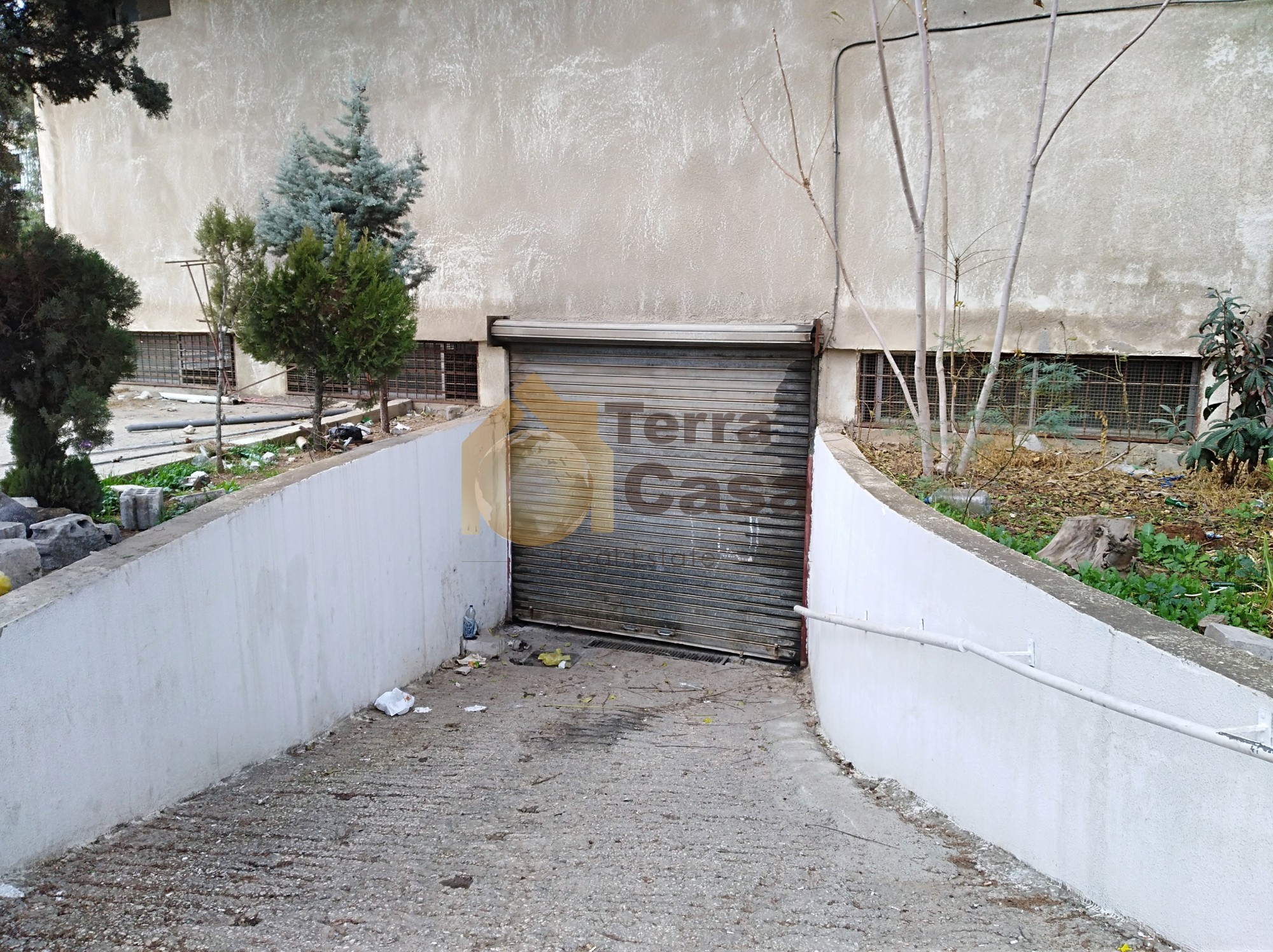 zahle madinat el sinayia warehouse with truck entrance for sale .