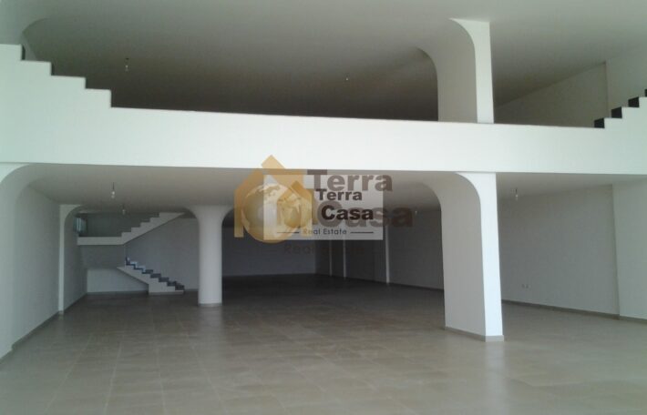 Brand new showroom in a prime location Ref#253