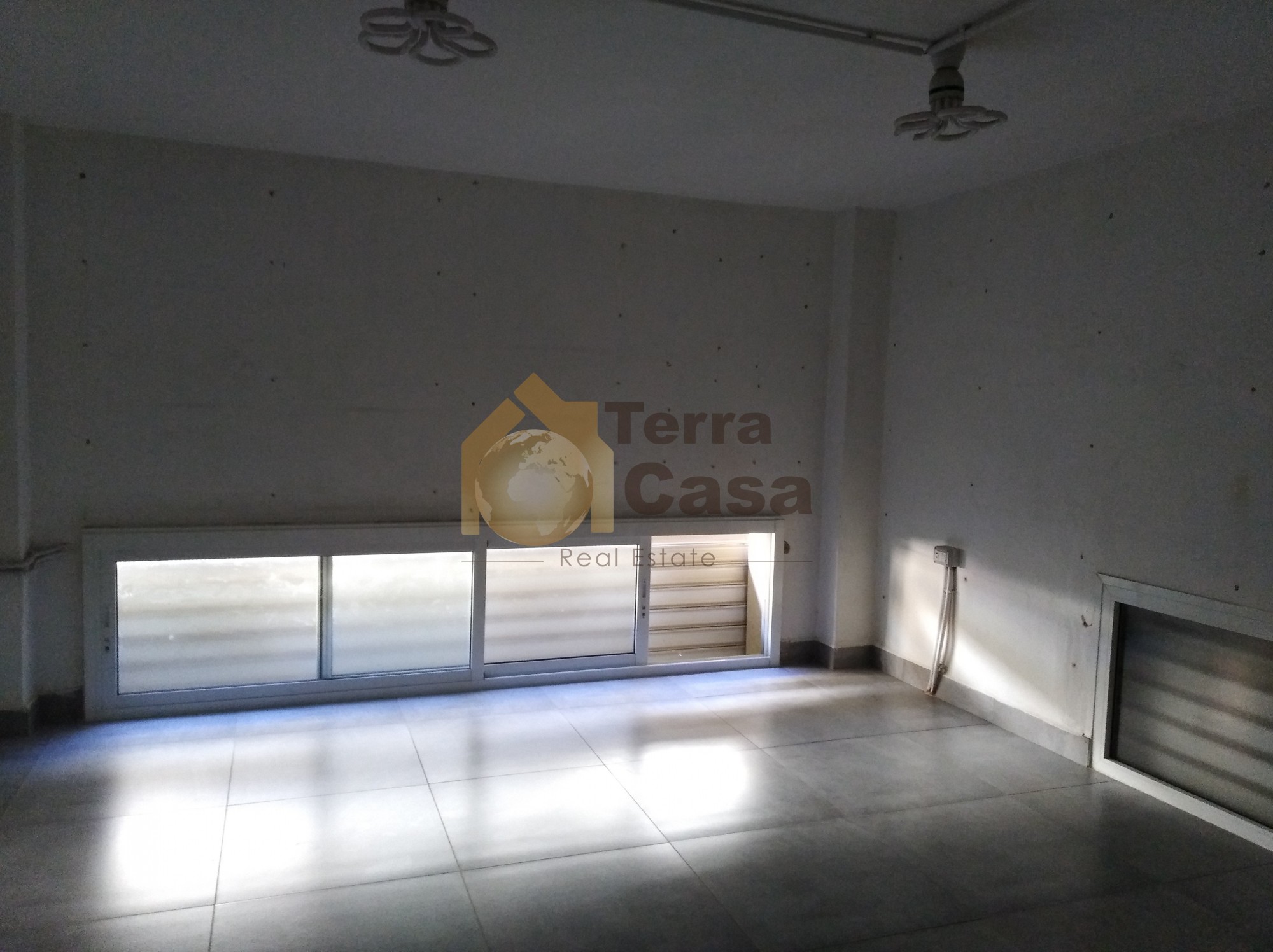 shop for rent in zahle main boulevard  in a prime location Ref#132