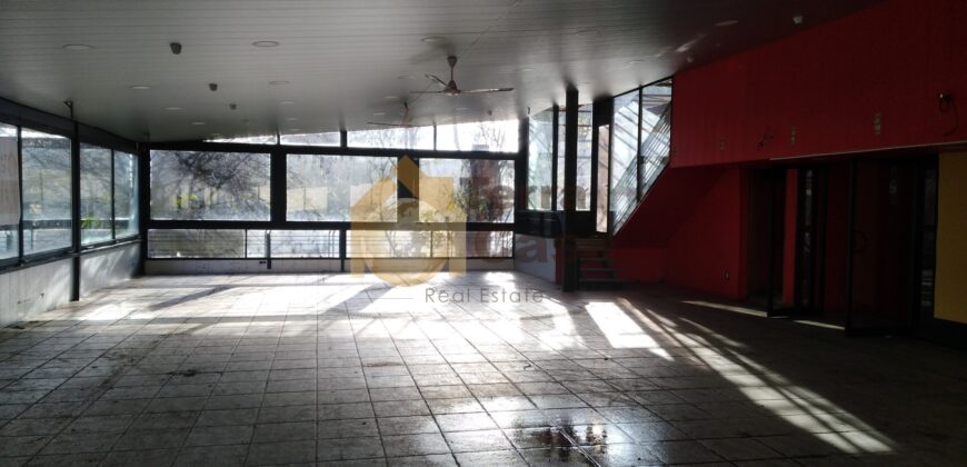 Showroom for rent in zahle prime location  .