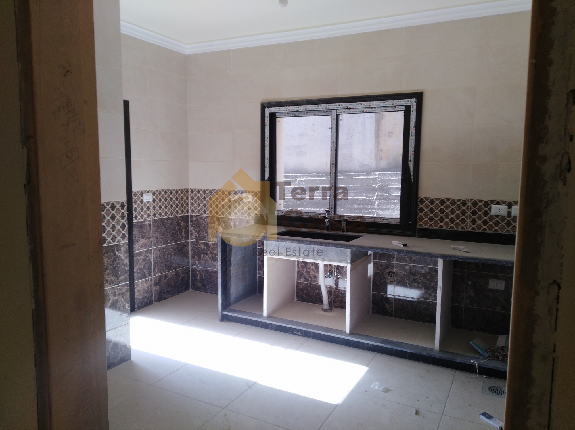apartment for sale in zahle haouch el omara brand new  .
