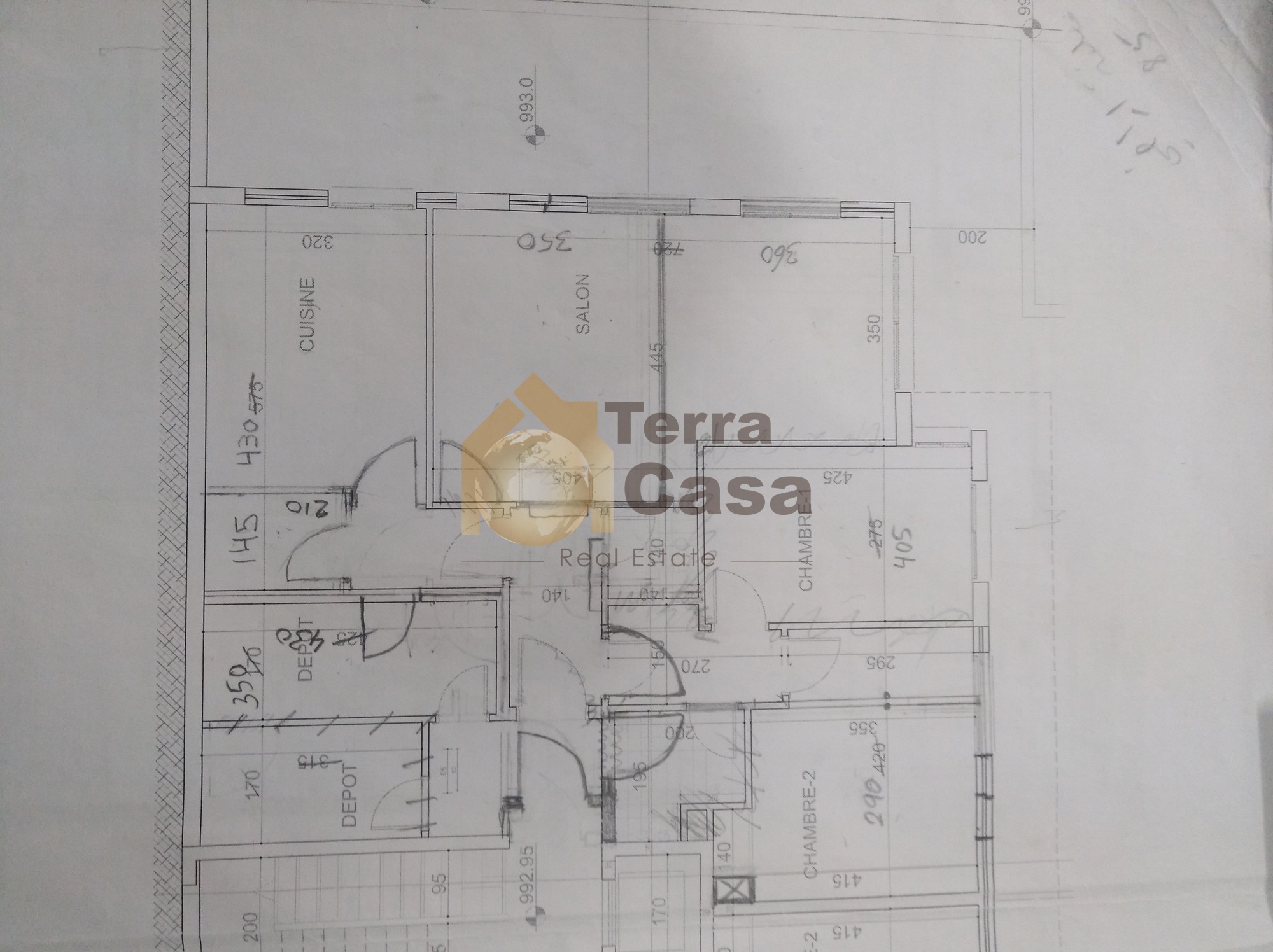 apartment for sale in zahle haouch el omara  brand new with garden.