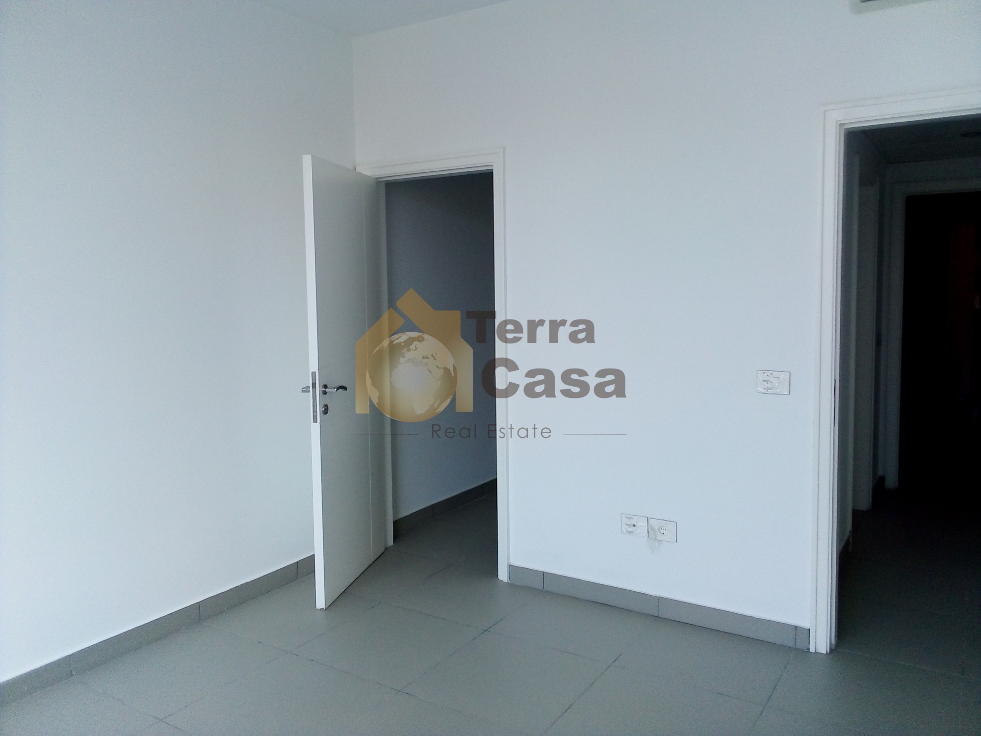Office for rent in Hamra brand new suitable for medical clinic.