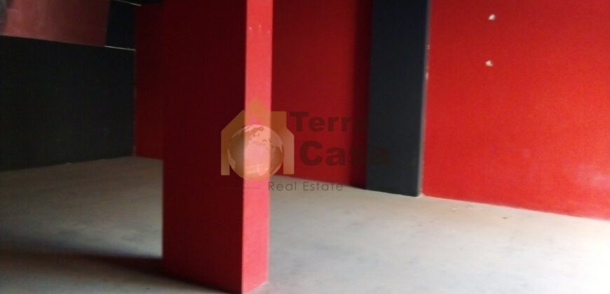 Shop for rent in zahle maalaka .