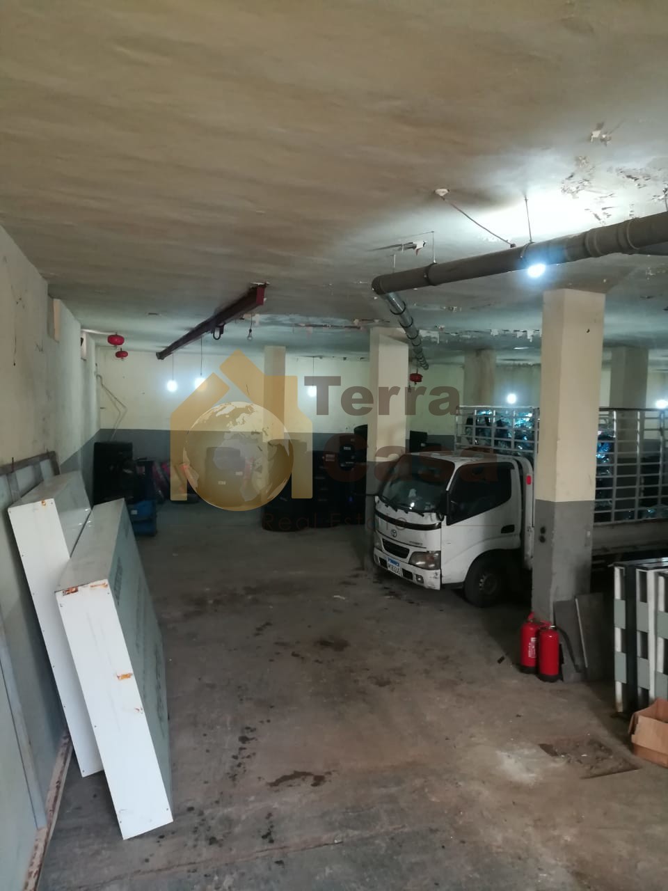 Warehouse for sale in jdeideh with pick up entrance