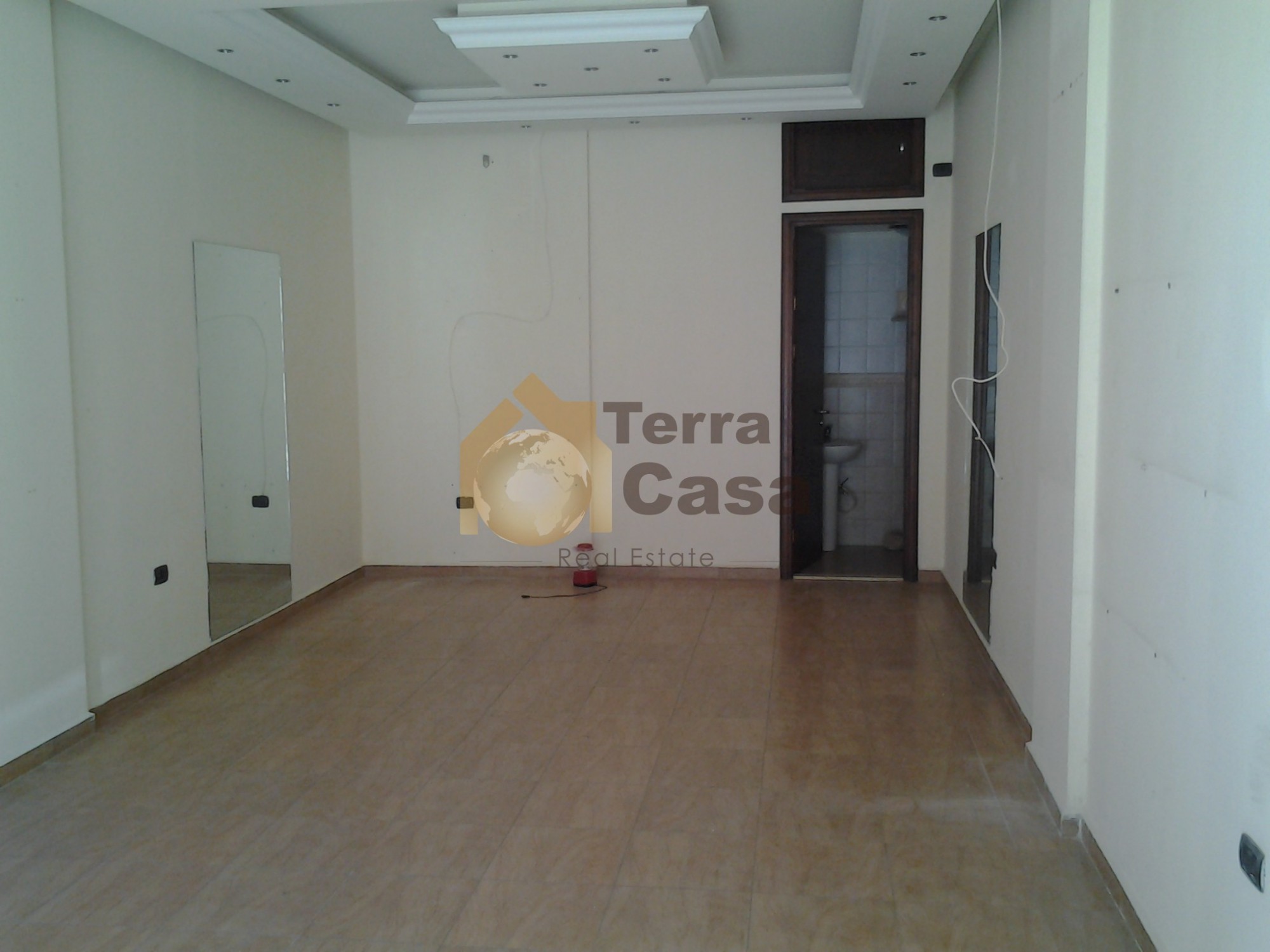 shop for rent in zahle haouch el omara stargate area. Ref#1225