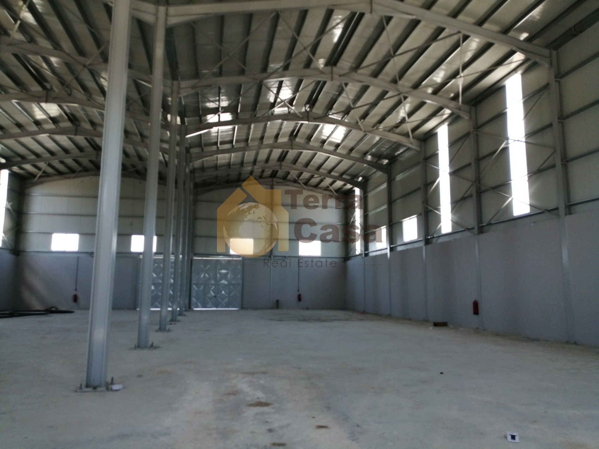 warehouse for rent in zahle maalaka main road with 3800 sqm land.