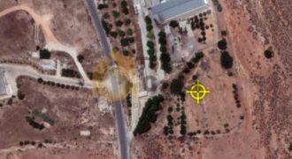 land for sale in zahle ksara with building on it .