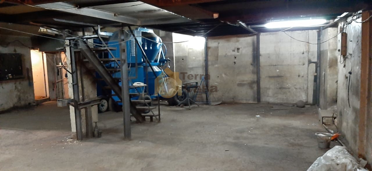 shop for rent industrial in baouchrieh.