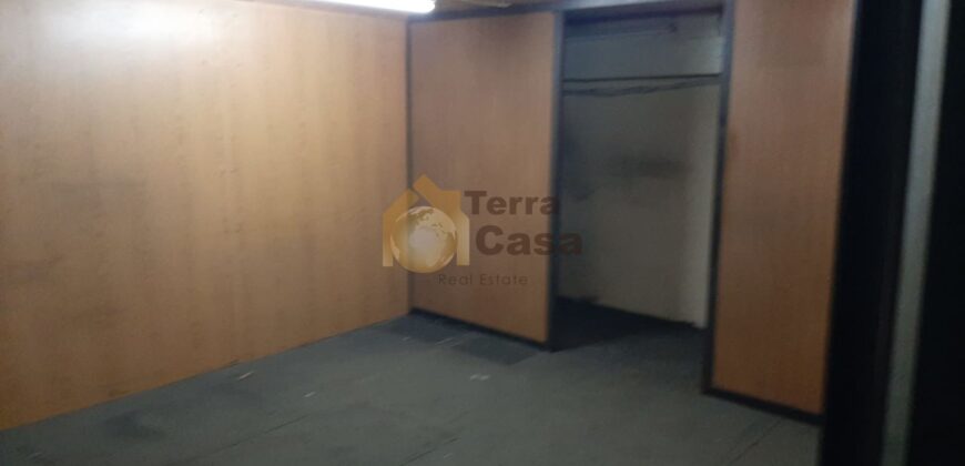 shop for rent industrial in baouchrieh.