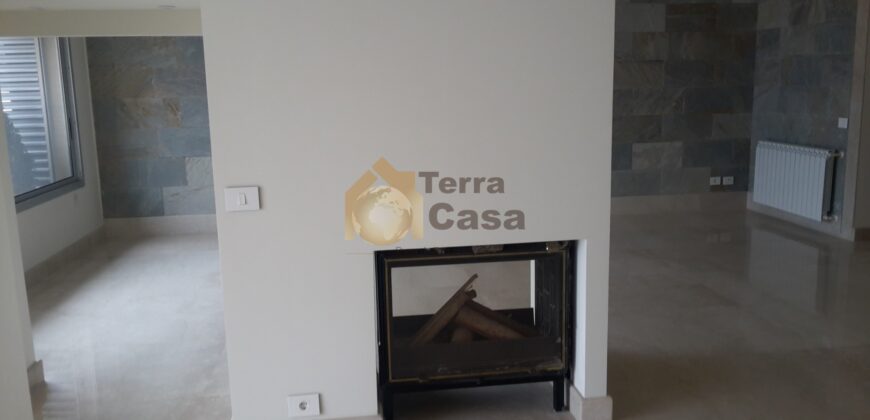Bayada  luxurious apartment with sea view .