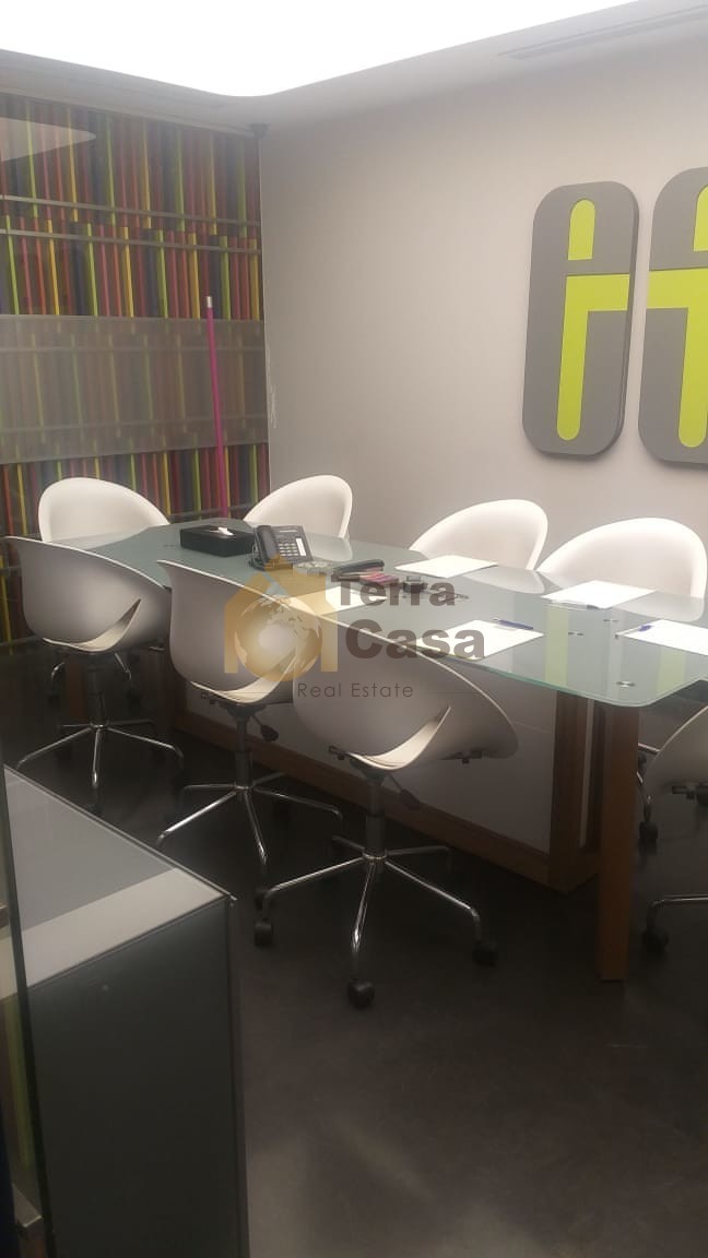 Office prime fully furnished and fitted location for rent .