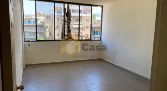 Office for sale in Hazmieh cash payment.