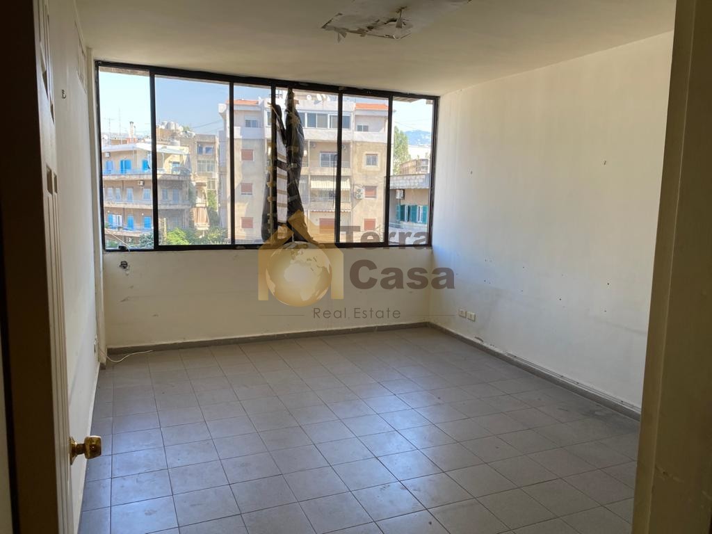 Office for sale in Hazmieh cash payment.