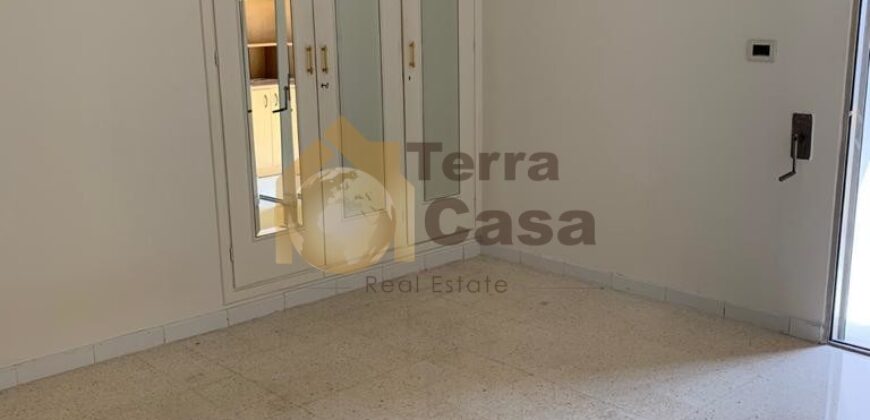 Zarif prime location apartment for rent cash payment .