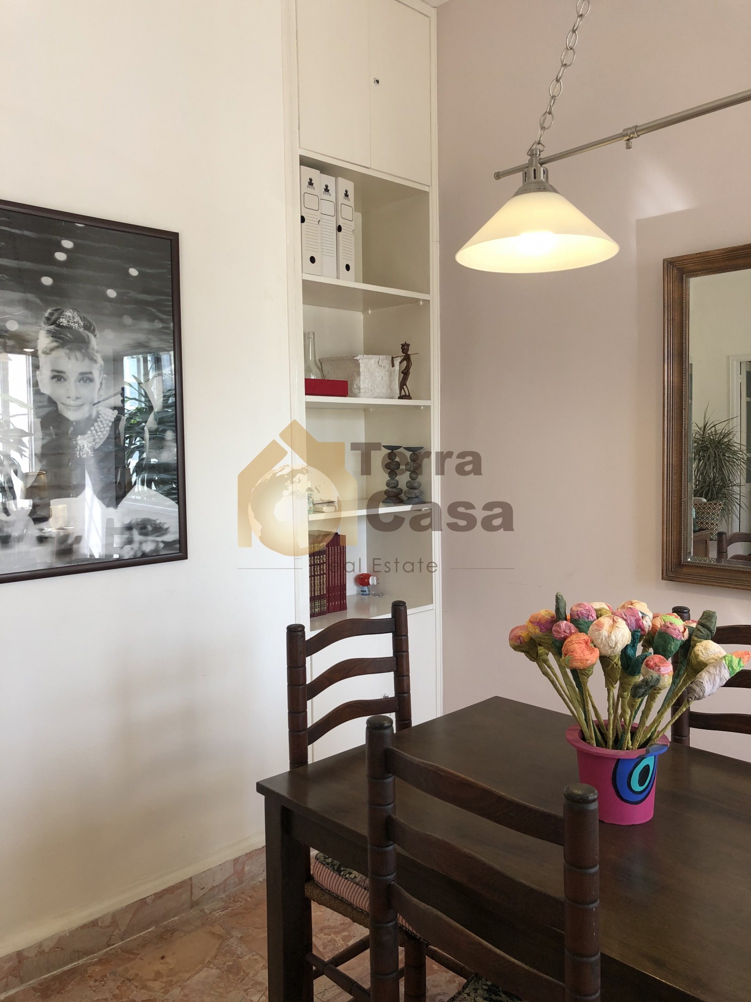Achrafieh fully furnished apartment cash payment.Ref# 2476