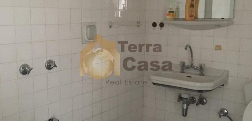 Apartment fully decorated cash payment. Ref# 2555