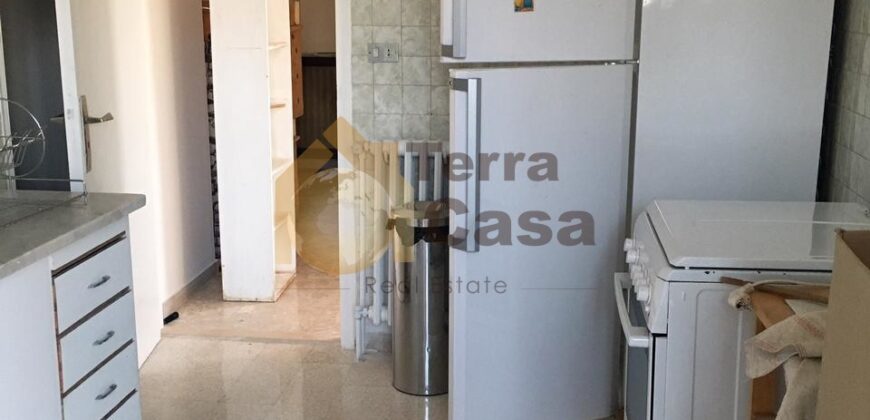 Apartment fully decorated cash payment. Ref# 2555