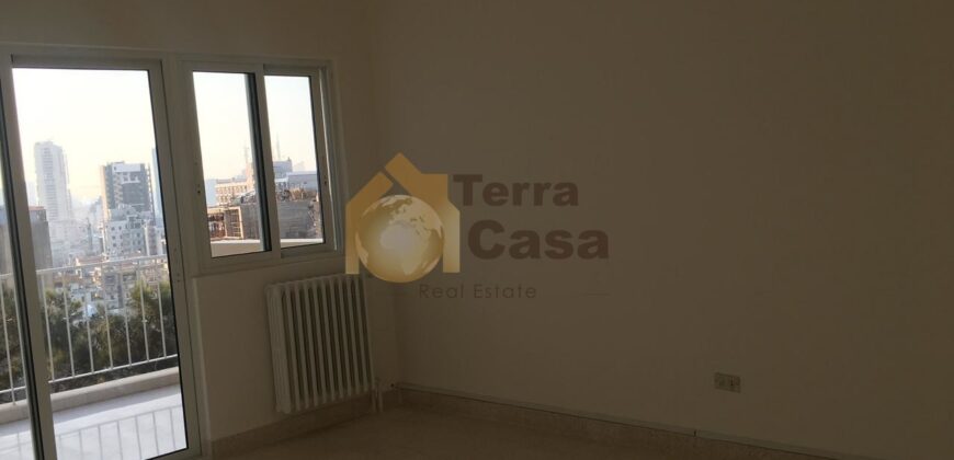 Apartment fully decorated cash payment. Ref# 2555