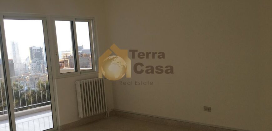 Apartment fully decorated cash payment. Ref# 2555