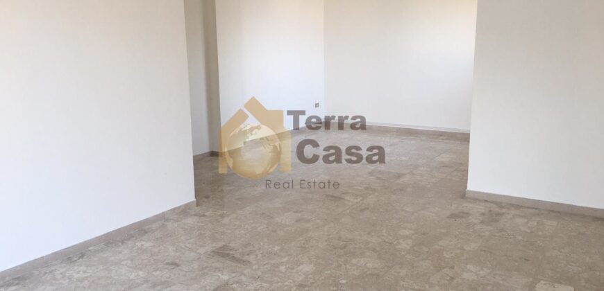 Apartment fully decorated cash payment. Ref# 2555
