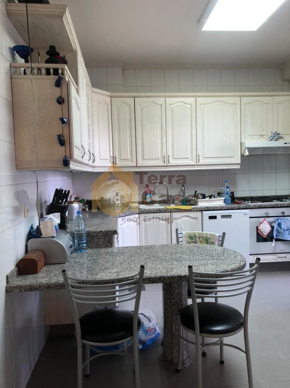 Apartment fully furnished cash payment.Ref# 2666