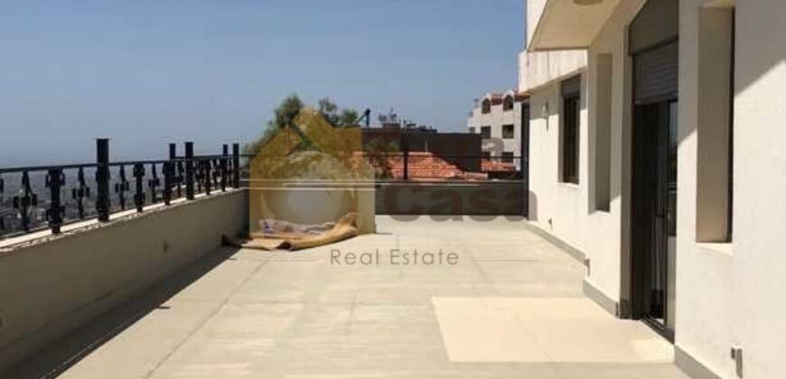 Rooftop terrace 120 sqm furnished.