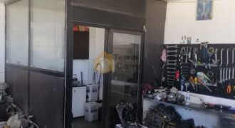 Shop two facades corner cash payment.