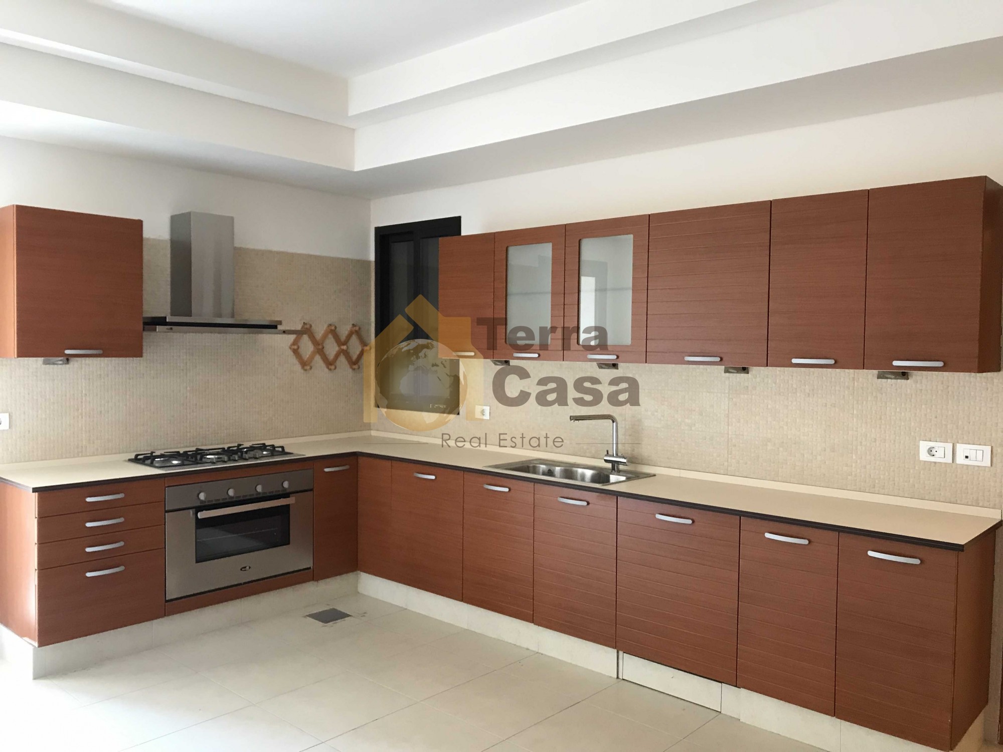 Apartment for rent in Mar Takla cash payment. Ref#2808