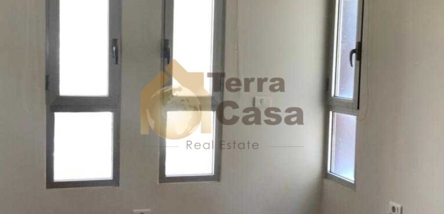 Semi furnished apartment cash payment.Ref# 2821