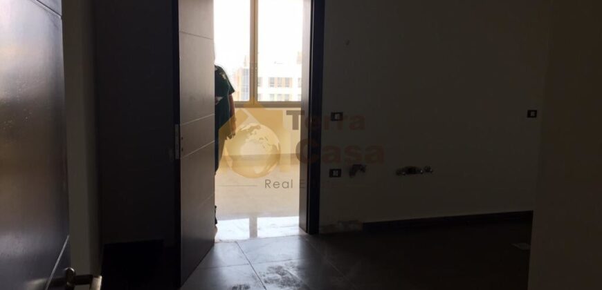 Apartment prime location open view cash payment.Ref#3220