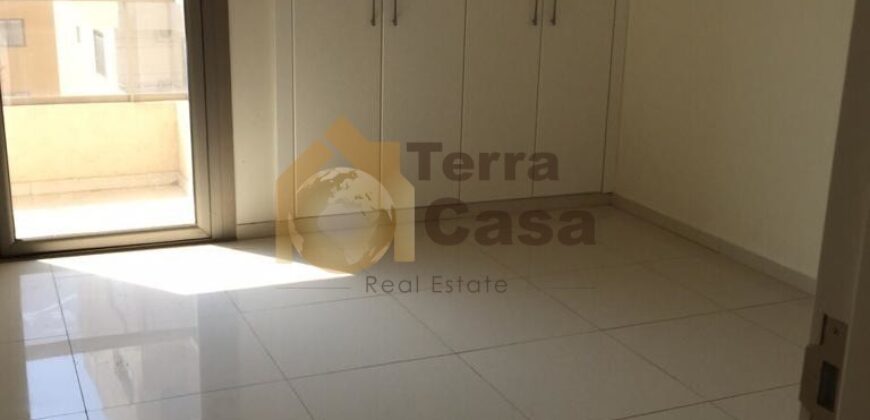 Apartment prime location open view cash payment.Ref#3220