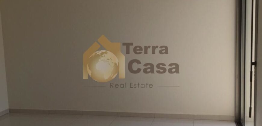 Apartment prime location open view cash payment.Ref#3220