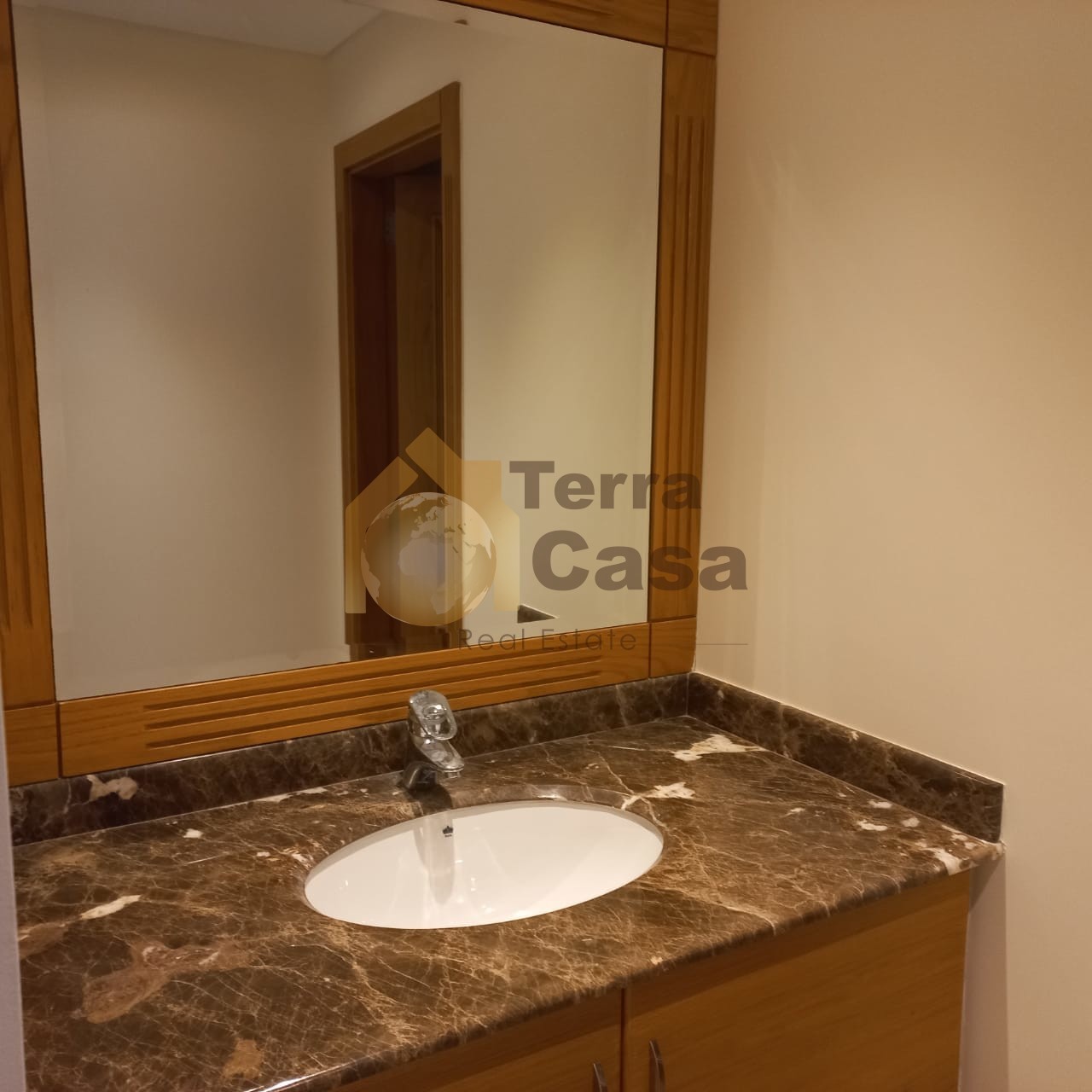 Luxurious fully furnished apartment cash payment .Ref#3248