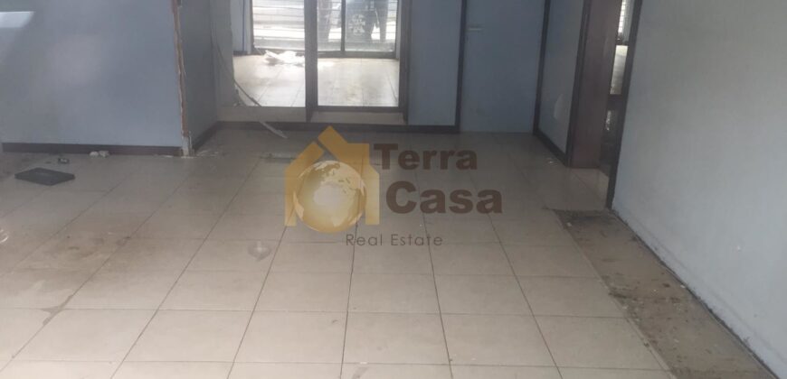 Shop two facades prime location cash payment.Ref#3256