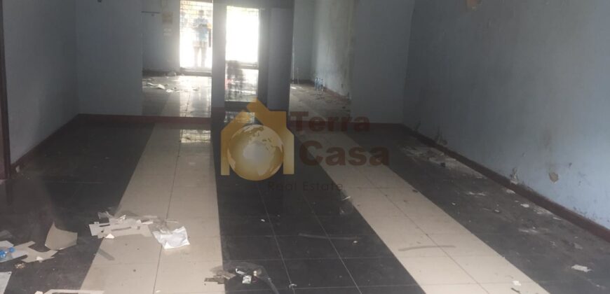 Shop two facades prime location cash payment.Ref#3256